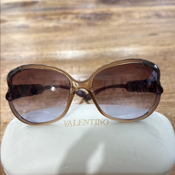 Valentino Brown Round Frame Sunglasses with Metal Bridge